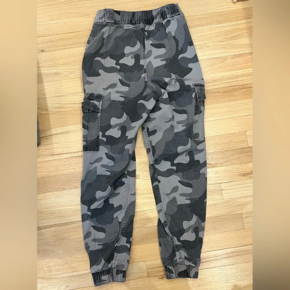 Hollister Ultra High-Rise Jogger Pant - Gray Camo - Picture 3 of 5